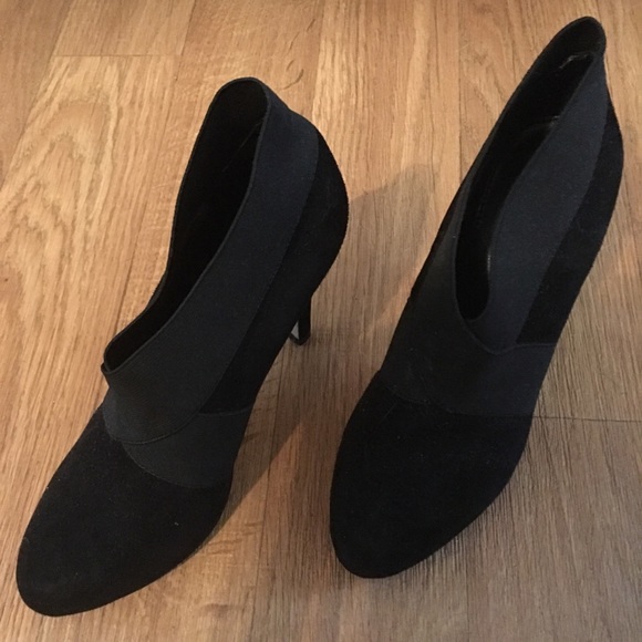 Jessica Simpson Shoes - EUC Jessica Simpson Black Bootie Heels size 7.5